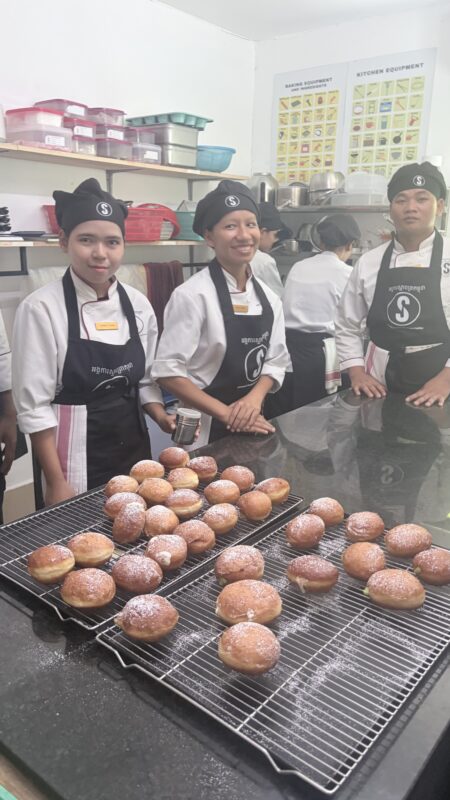 Pastry – Spoons – Cambogia